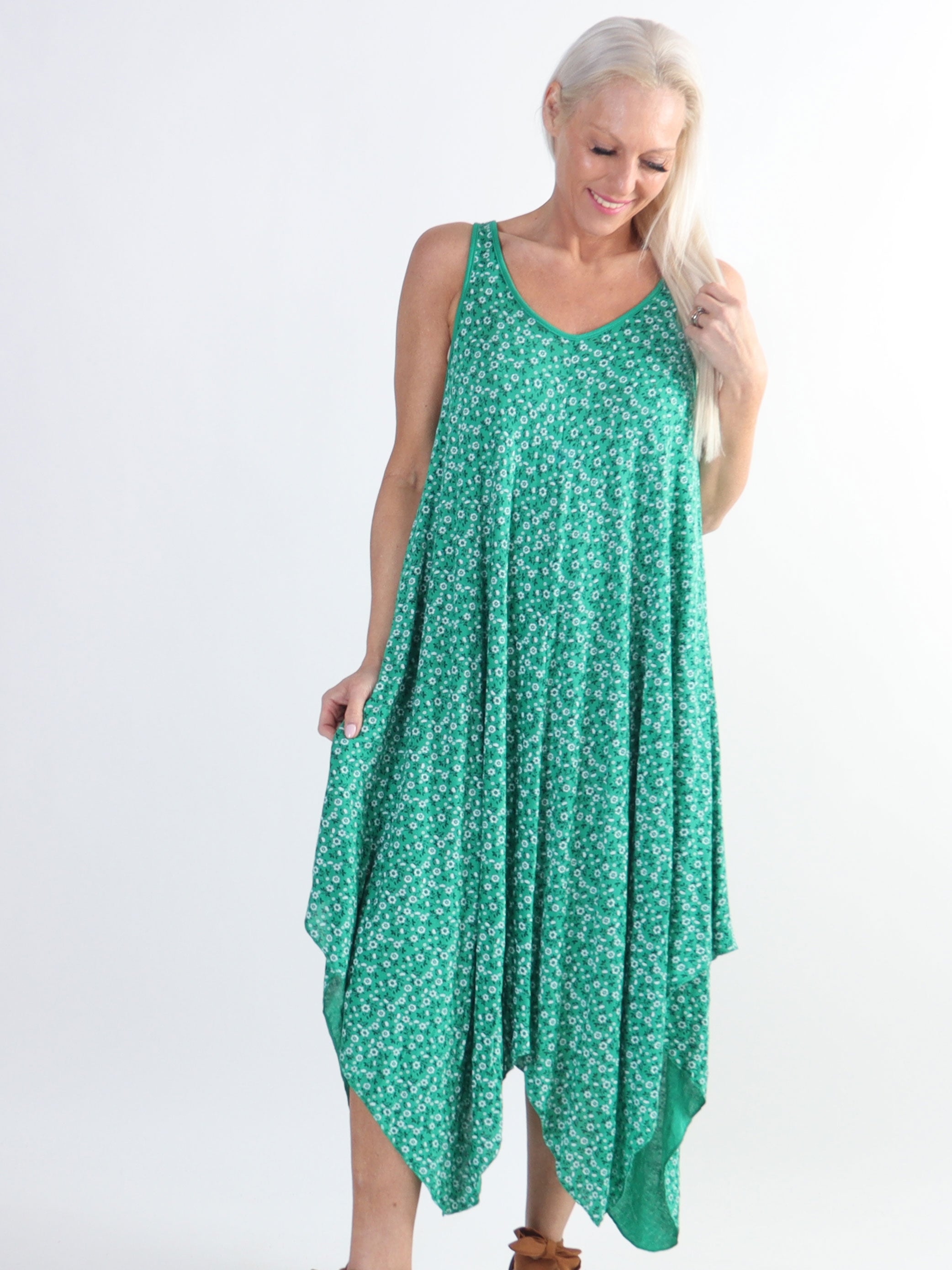 Veronica Small Flower - Plus size kjole med blomsterprint og brede stropper